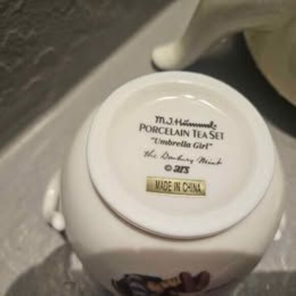 Hummel Tea Pot Set In original box Stormy Weather Umbrella Boy and Girl - Picture 8 of 10